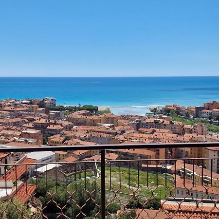 Thekeystudio, La Casa Del Mare Azzurro With Seaview 文蒂米利亚 外观 照片